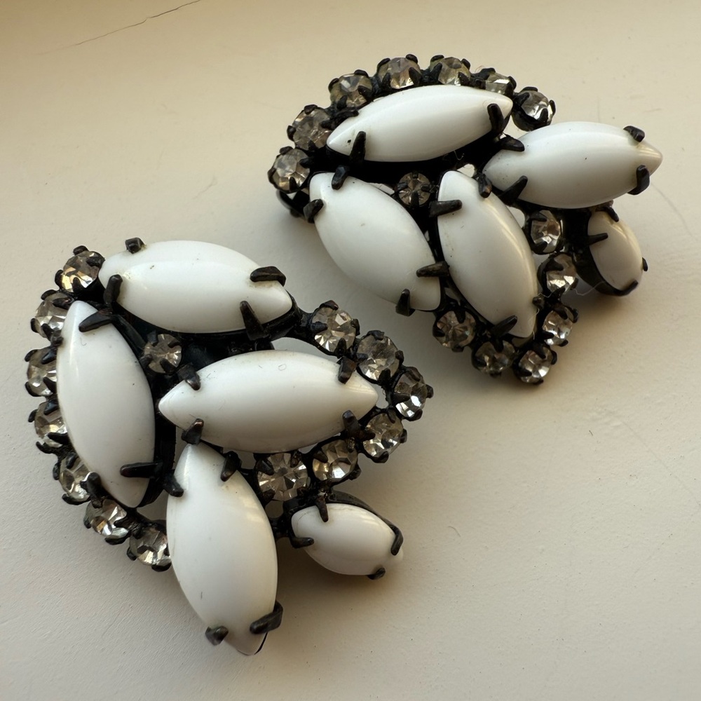 Vintage Milkglass Clip on Earrings